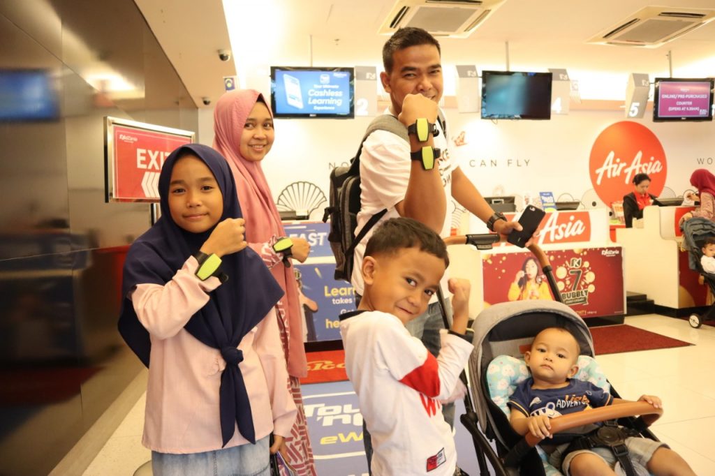 Tour 3 hari malaysia keluarga pak azuardi